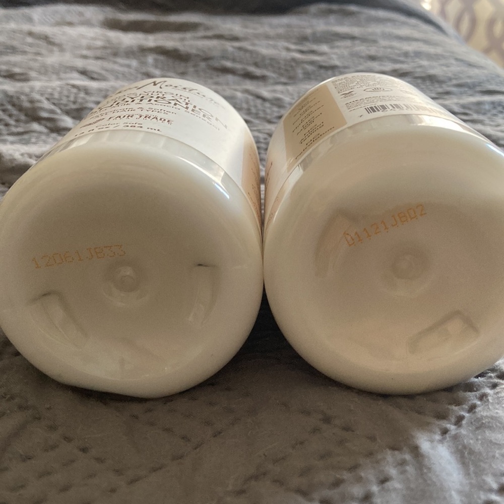 Shea moisture shampoo/conditioner set - Picture 2 of 2